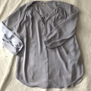 Grey flowy 3/4 sleeve blouse